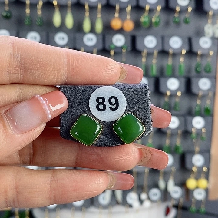 和田玉18K金镶嵌耳饰