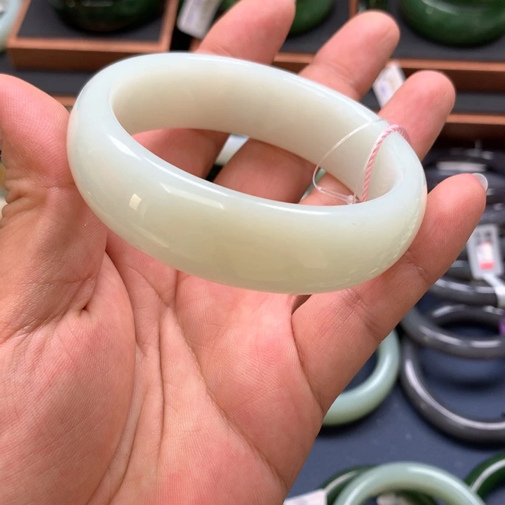【闪购商品】未镶嵌手镯和田玉