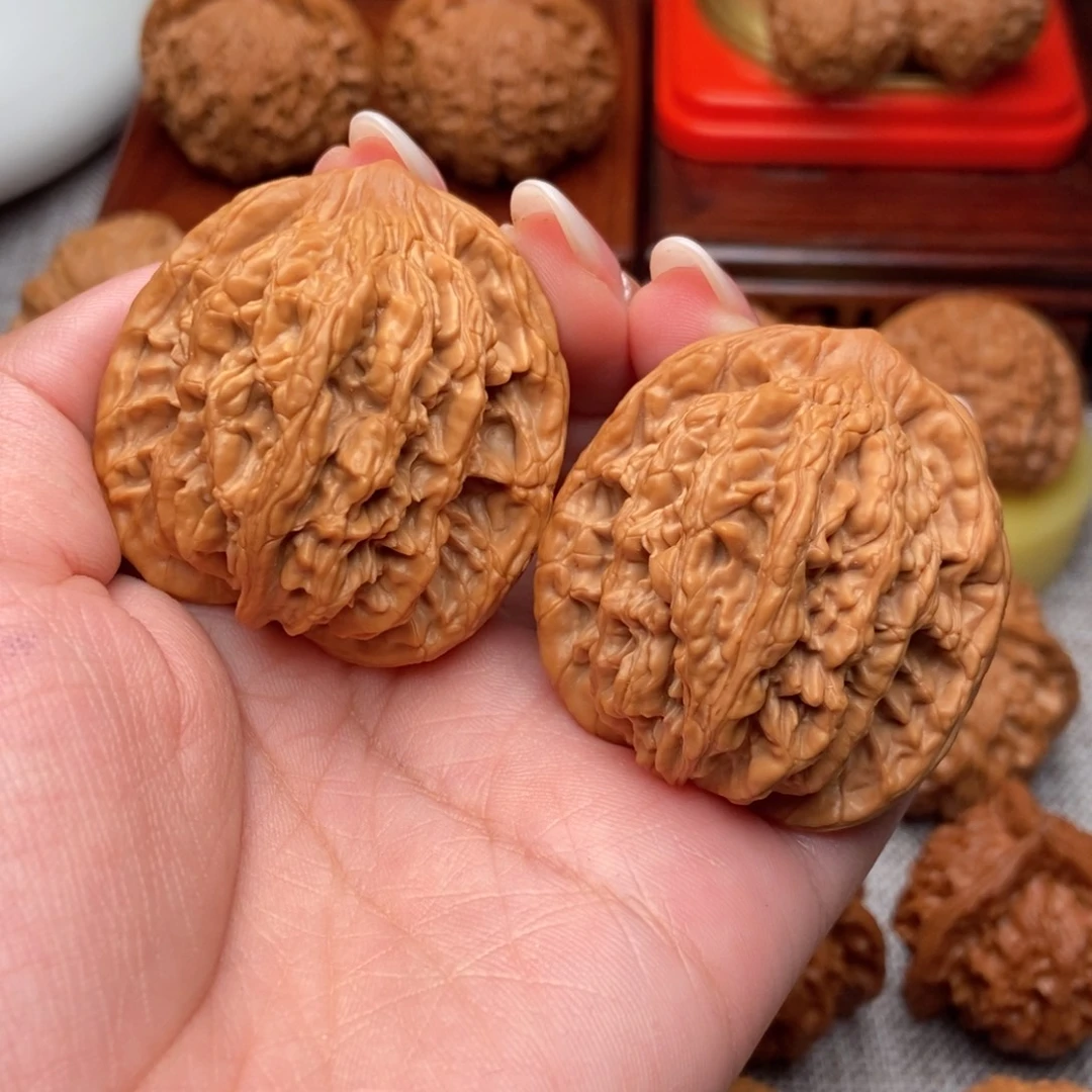 文玩核桃把件粗筋虎42全品