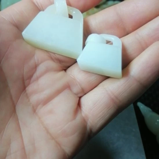 狼***下和田玉未镶嵌吊坠(不含链)