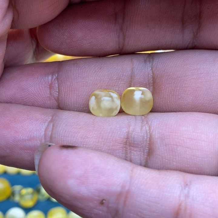 琥珀未镶嵌裸石33号8.5*6.5左右2颗微瑕