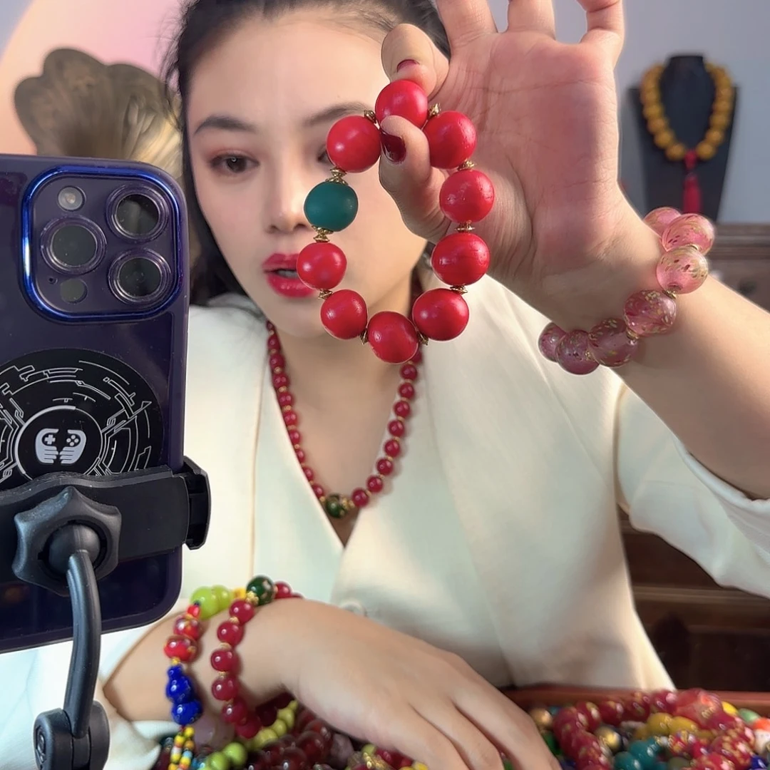 玻璃颈饰老琉璃的故事是一场一场