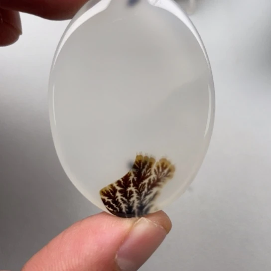 玛瑙/玉髓颈饰未镶嵌田**?