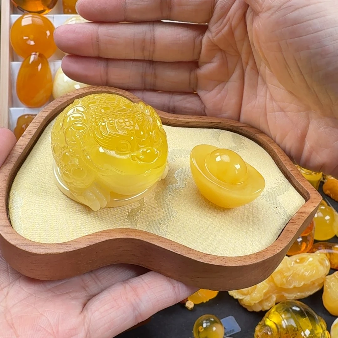 琉***月蜜蜡未镶嵌颈饰蜜蜡