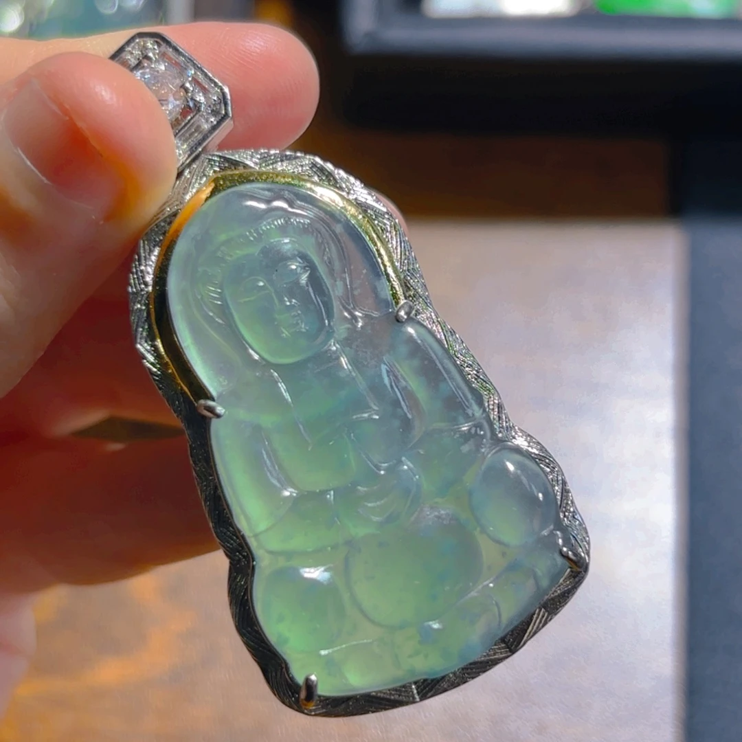 翡翠未镶嵌颈饰观音