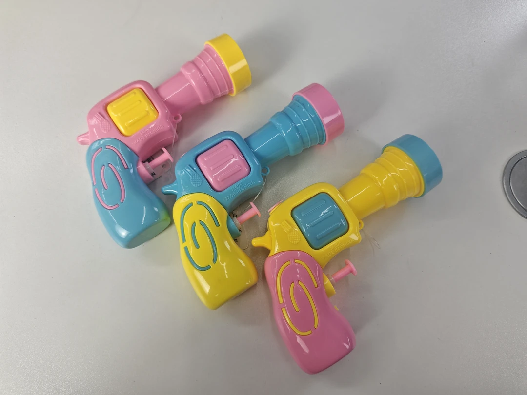 儿童水枪左轮滋水玩具喷水网红爆款沙滩呲水枪男女孩宝宝洗澡玩具