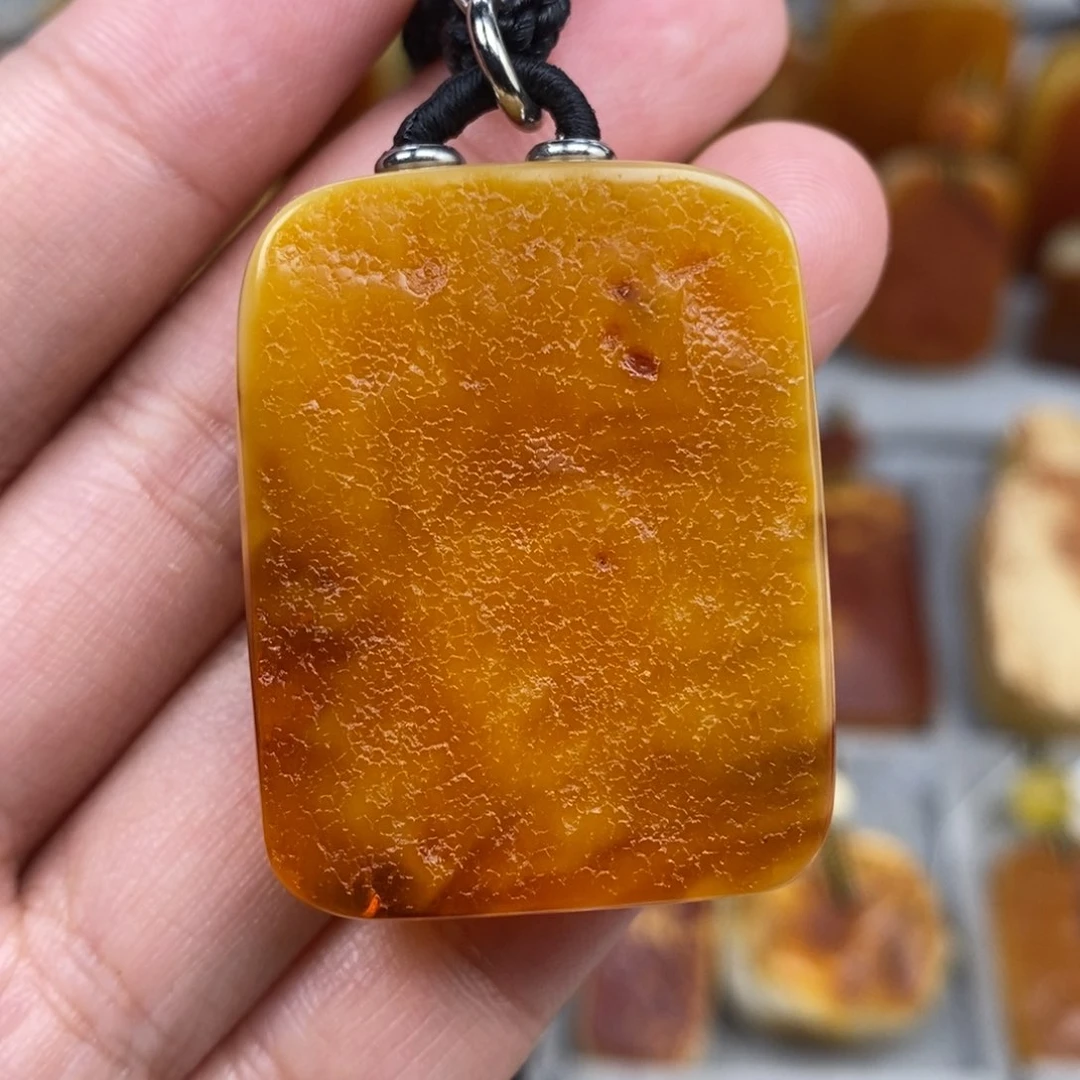 未镶嵌琥珀珠宝奇石