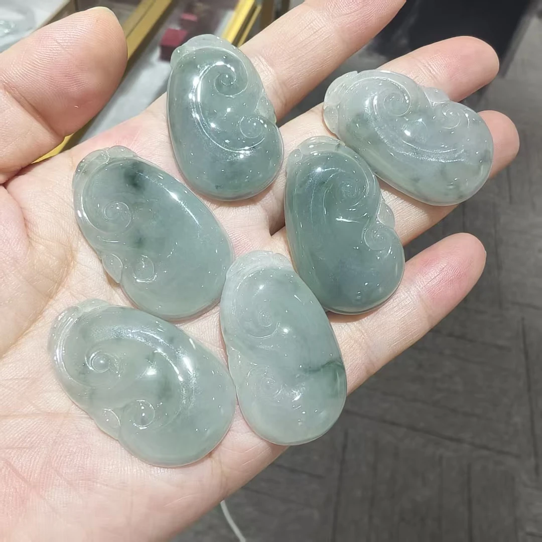 Y20缅甸天然A货翡翠如意吊坠（多样性发其一）