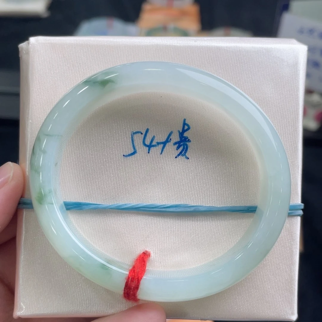 翡翠手镯未镶嵌翡翠手镯
