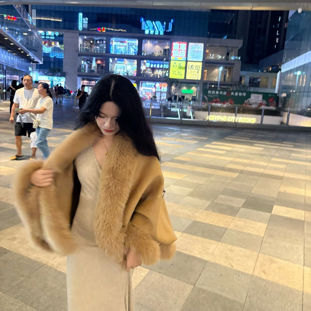 LHMknk1画报夫人贵气版原创自制秋冬厚款狐狸毛披肩驼色斗篷外套