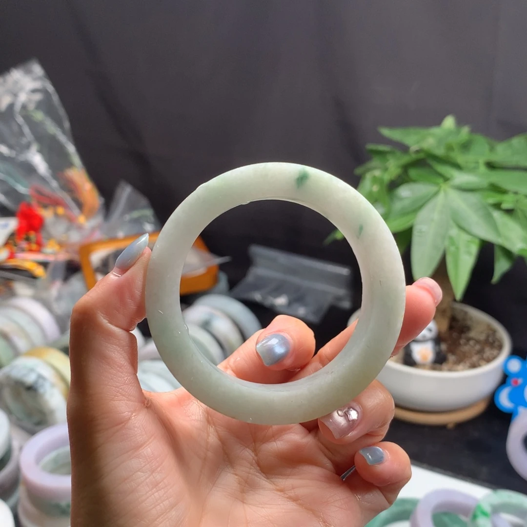 定制翡翠未镶嵌手镯