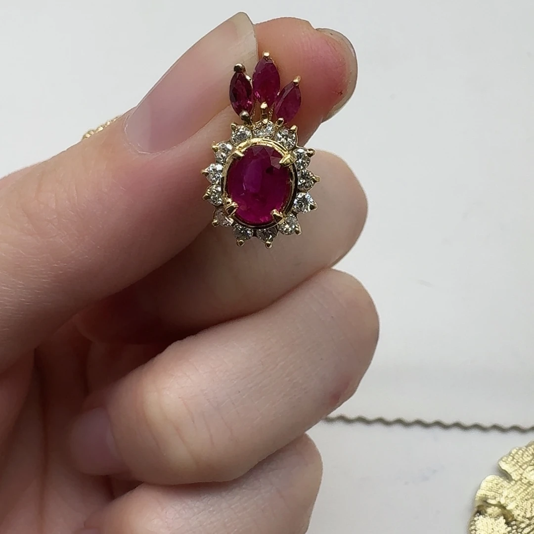 颈饰未镶嵌红宝石