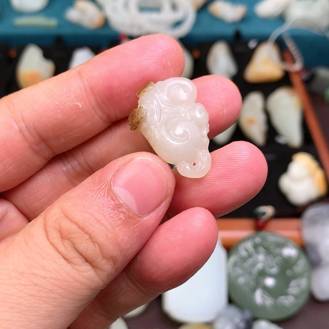 和田玉未镶嵌颈饰小*