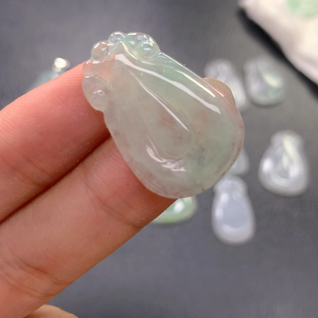 小***忧翡翠未镶嵌颈饰翡翠