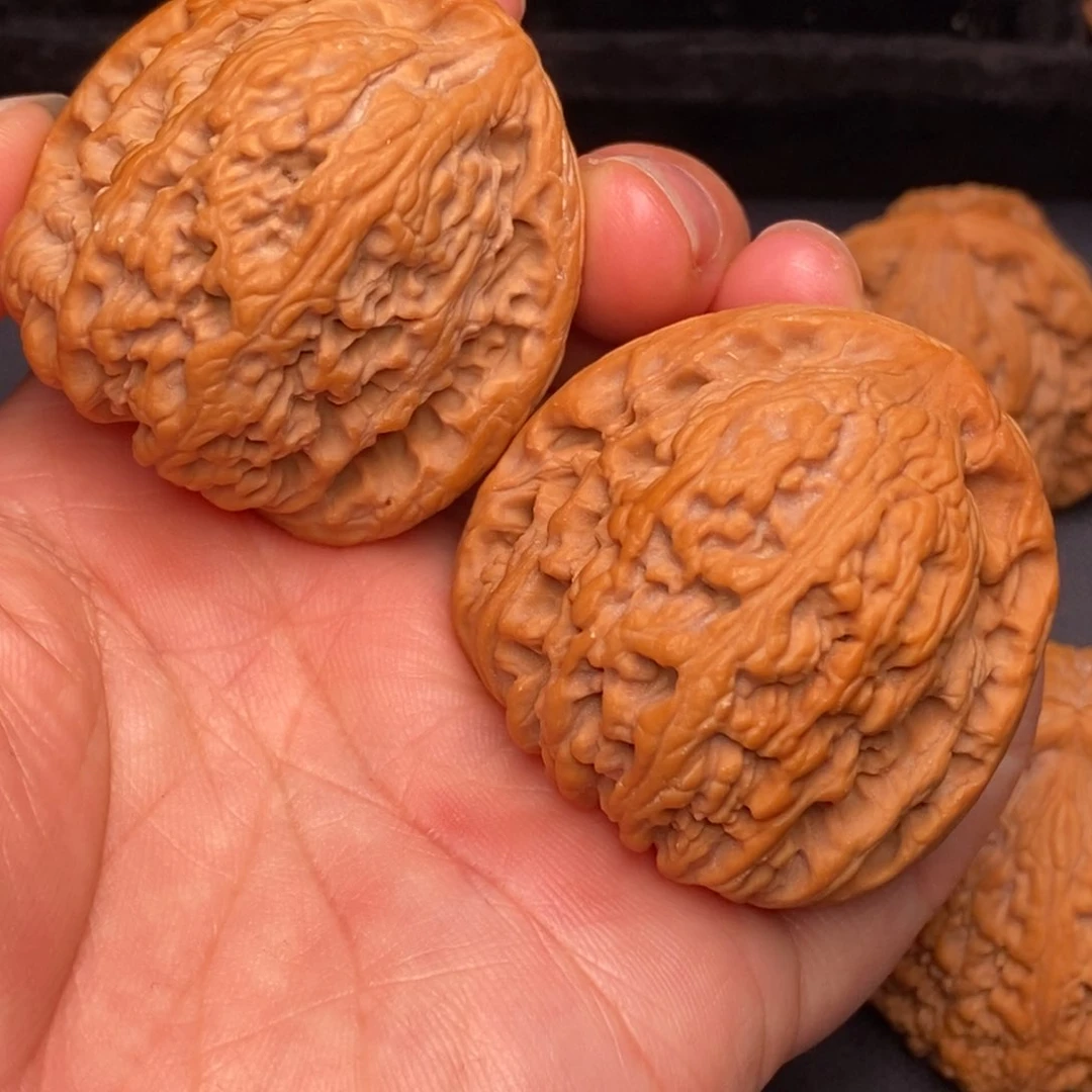 文玩核桃把件秦岭野生核桃