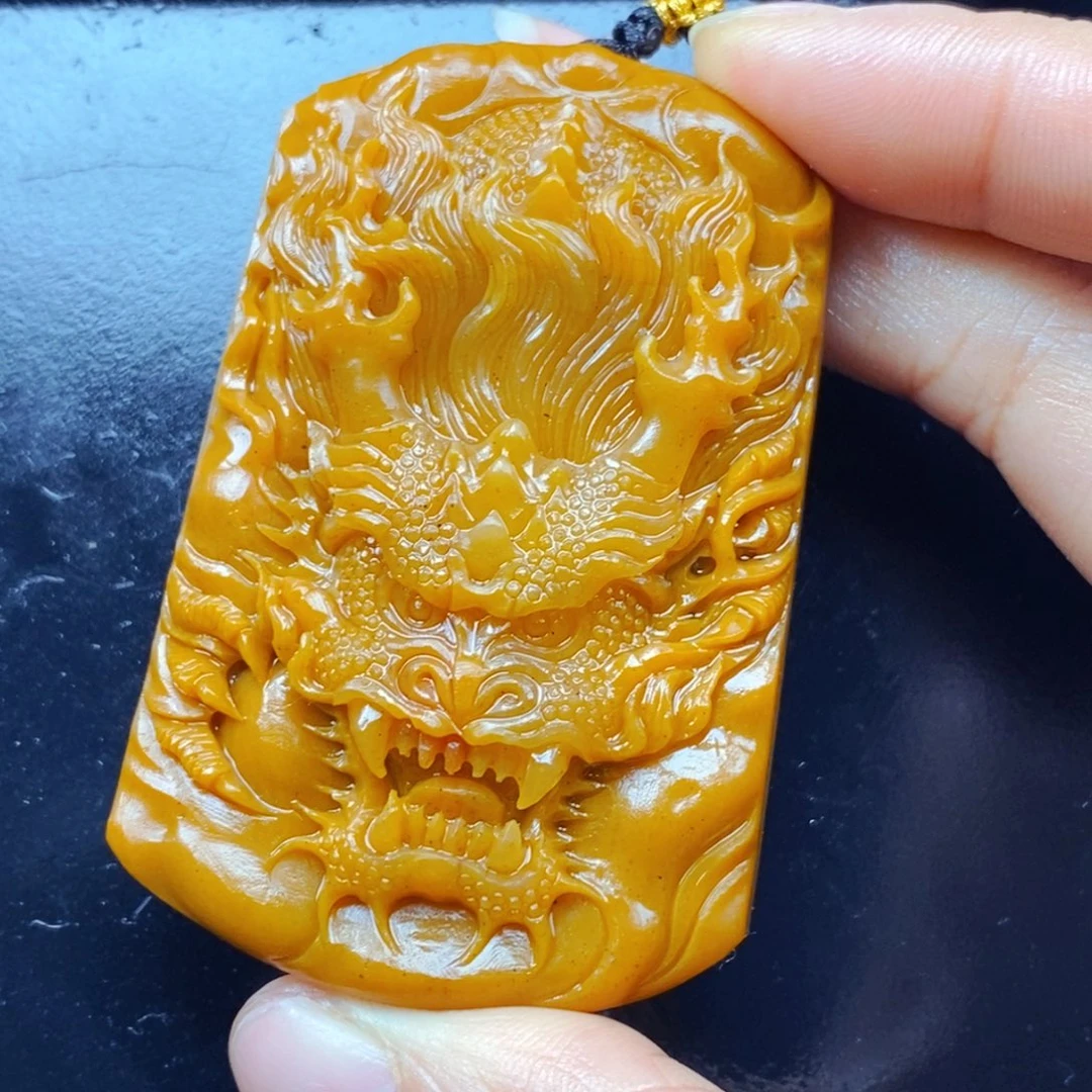 石英质玉（黄龙玉）未镶嵌颈饰
