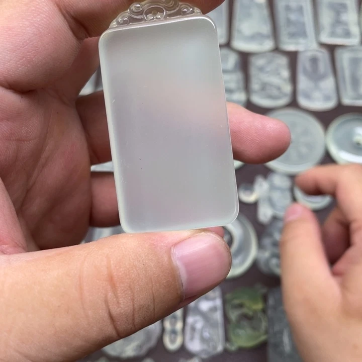 禾***呈未镶嵌蛇纹石玉吊坠(赠链)