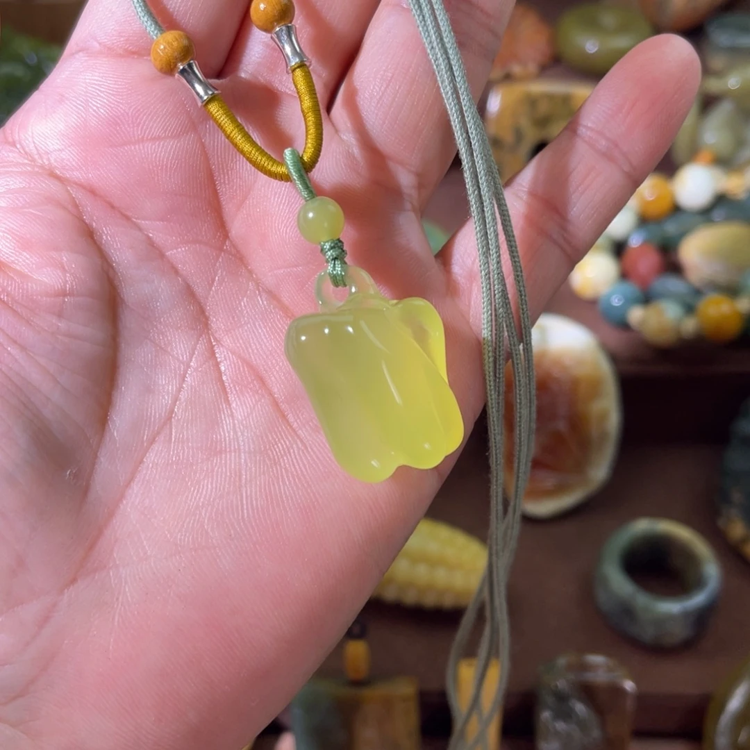 蛇纹石玉未镶嵌颈饰