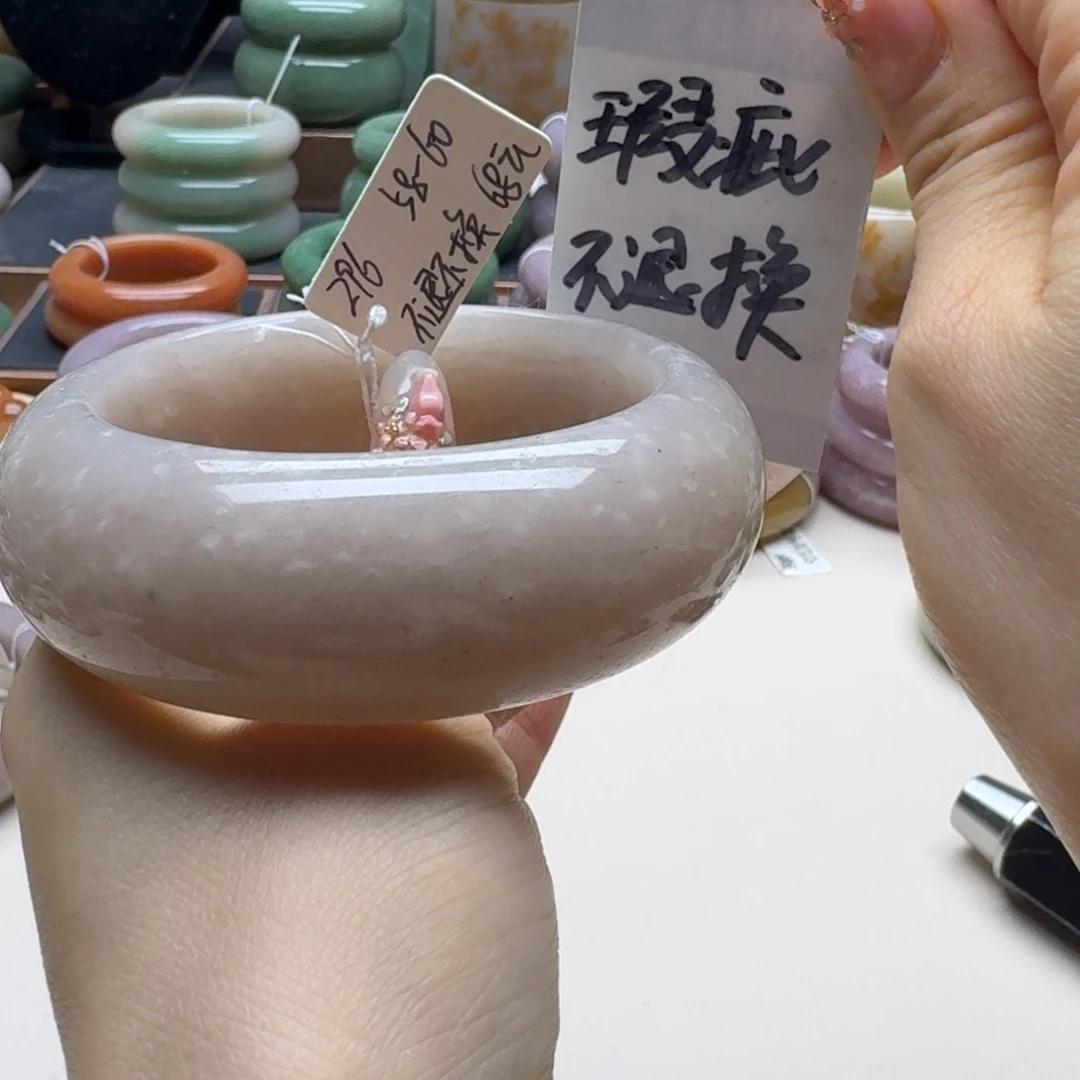 石英岩玉未镶嵌手镯