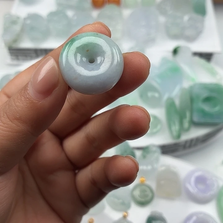 翡翠未镶嵌颈饰纯A