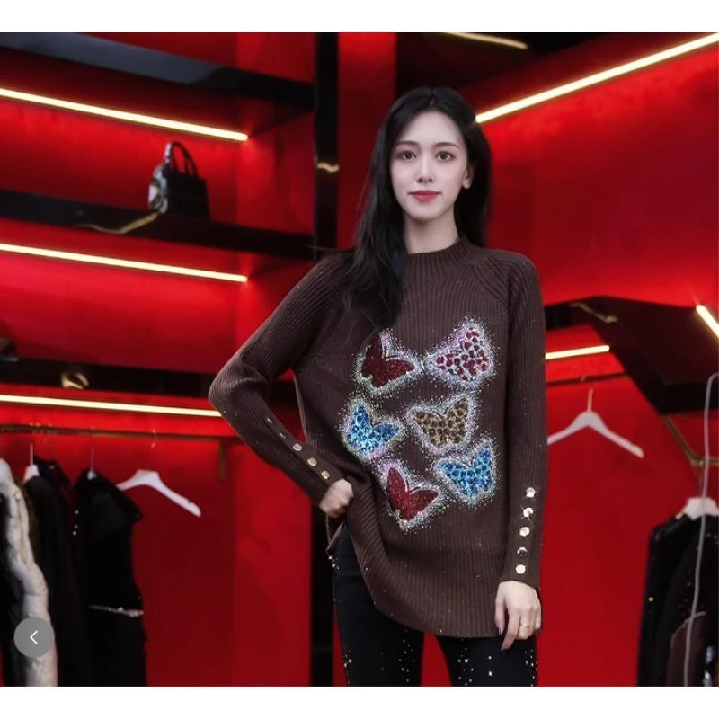 阿鱼家 秋冬新款五彩蝶花设计感烫钻遮肉显瘦时尚毛衣Y476