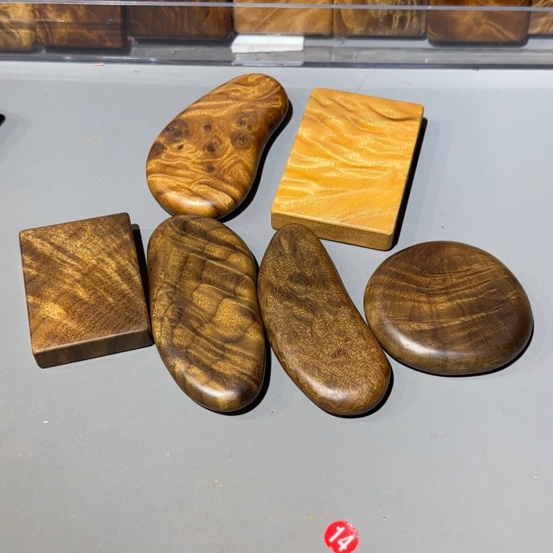 如***歌金丝楠小叶桢楠手把件 6块 （瘤疤带伤