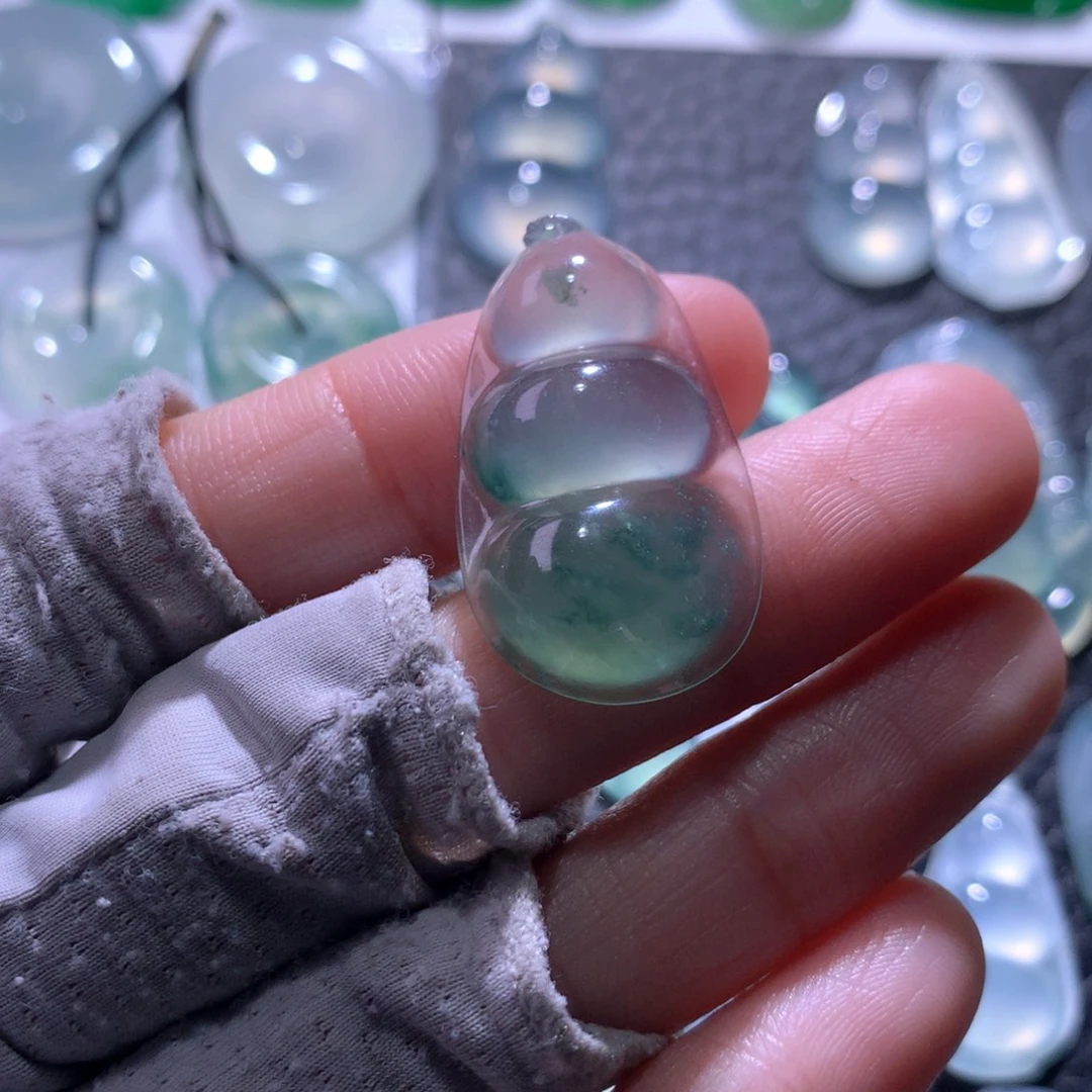 翡翠未镶嵌颈饰豆