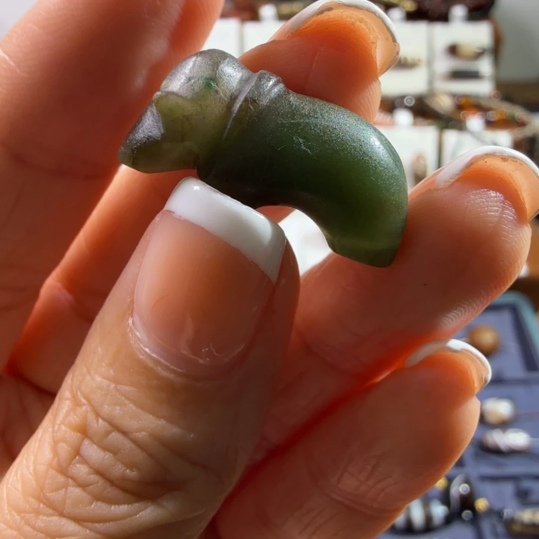 东陵石未镶嵌地方玉小象