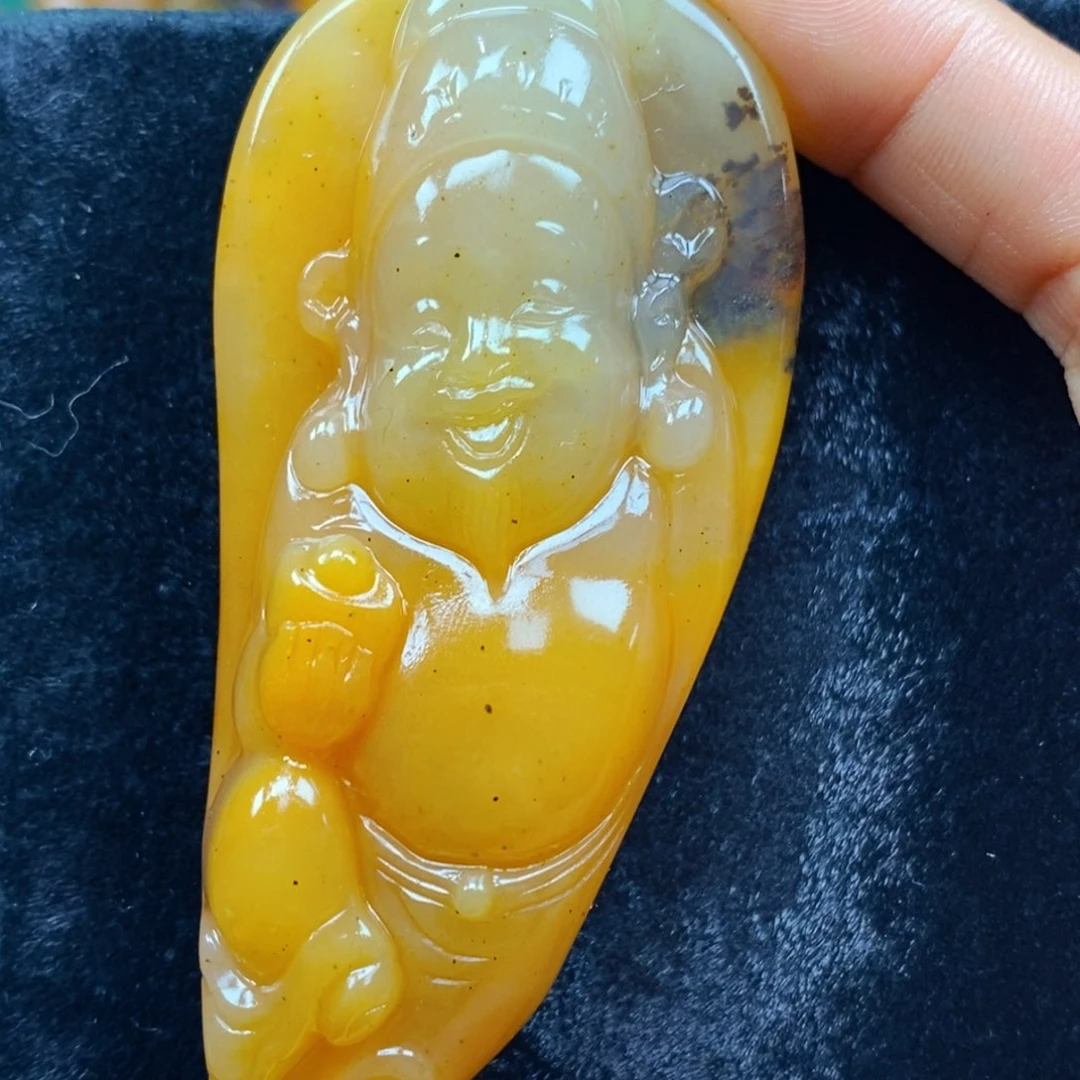 未镶嵌石英质玉（黄龙玉）颈饰
