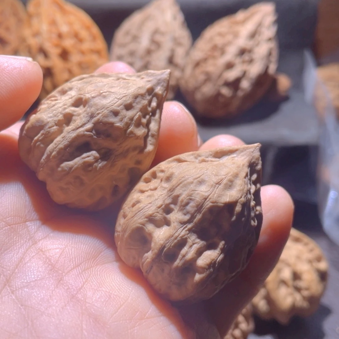 【闪购商品】文玩核桃把件东北楸子12