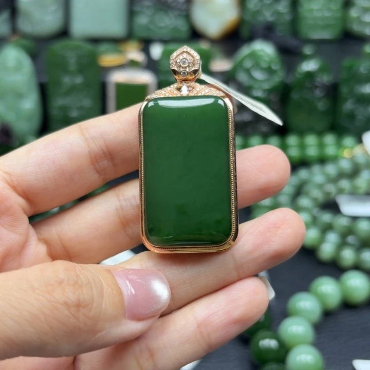 和田玉18K金镶嵌颈饰