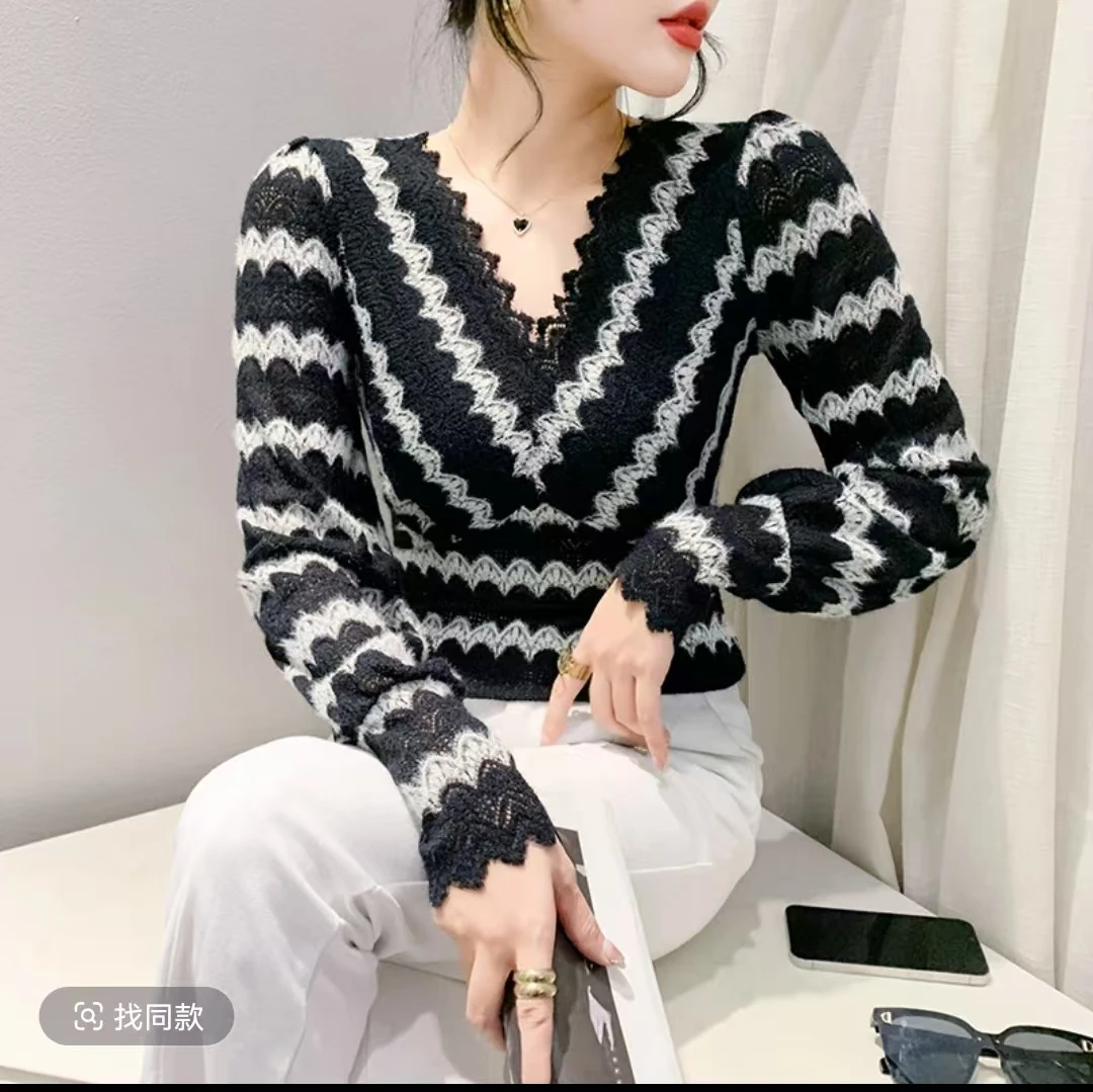 女士套头休闲修身型秋冬轻职风常规V领黑白镂空蕾丝衫提花307