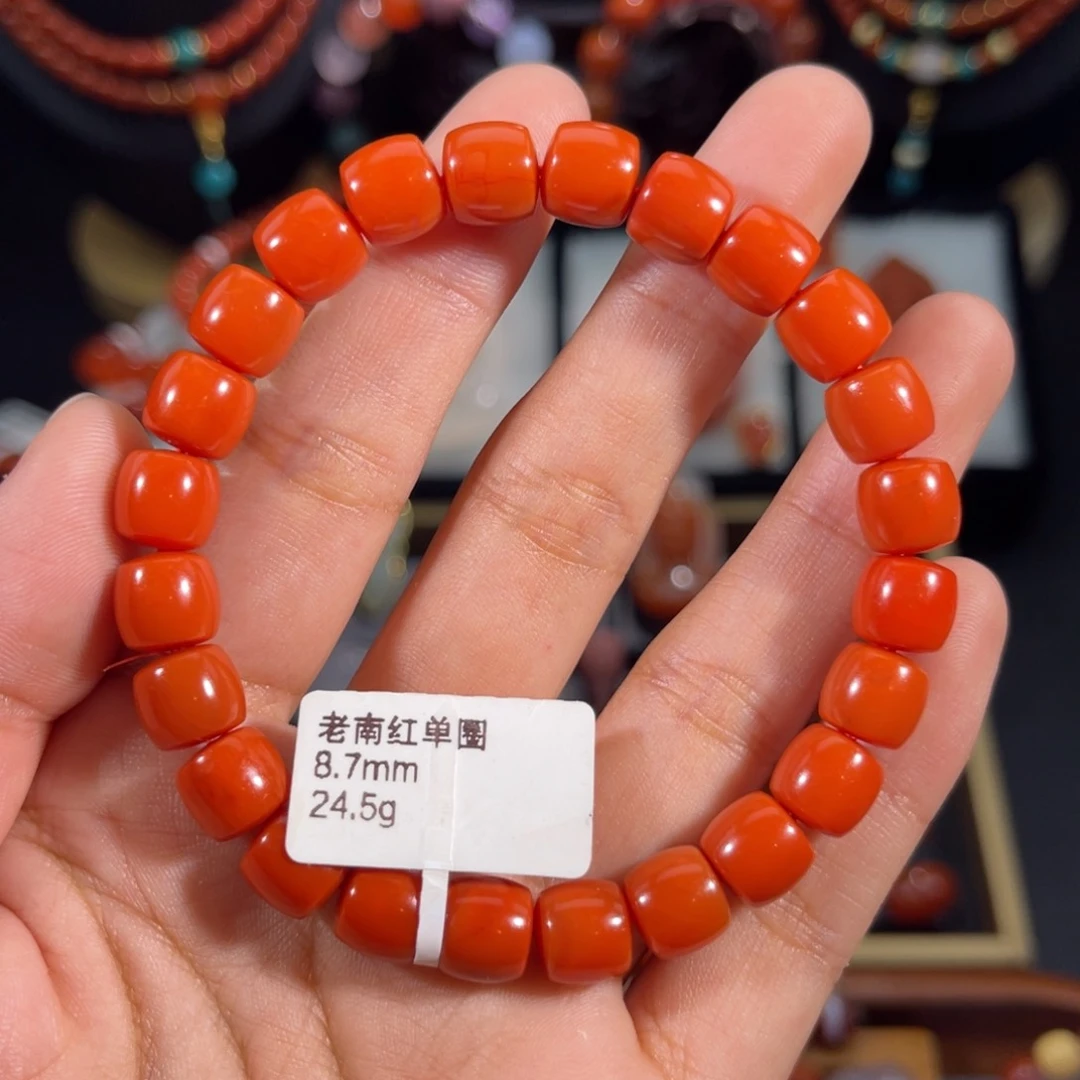 南红玛瑙直切手串8.7左右未镶嵌一***、