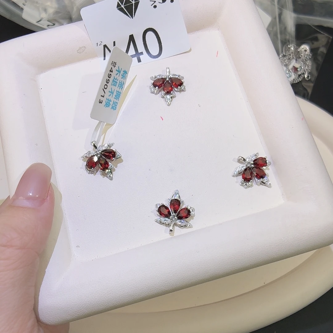 银S925镶嵌石榴石颈饰