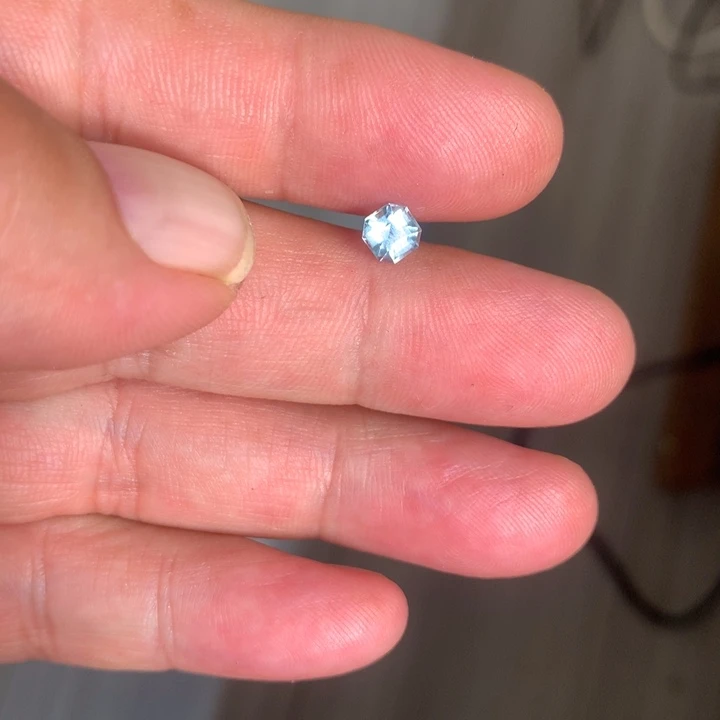 海蓝宝石笔搁未镶嵌动****～裸石60分