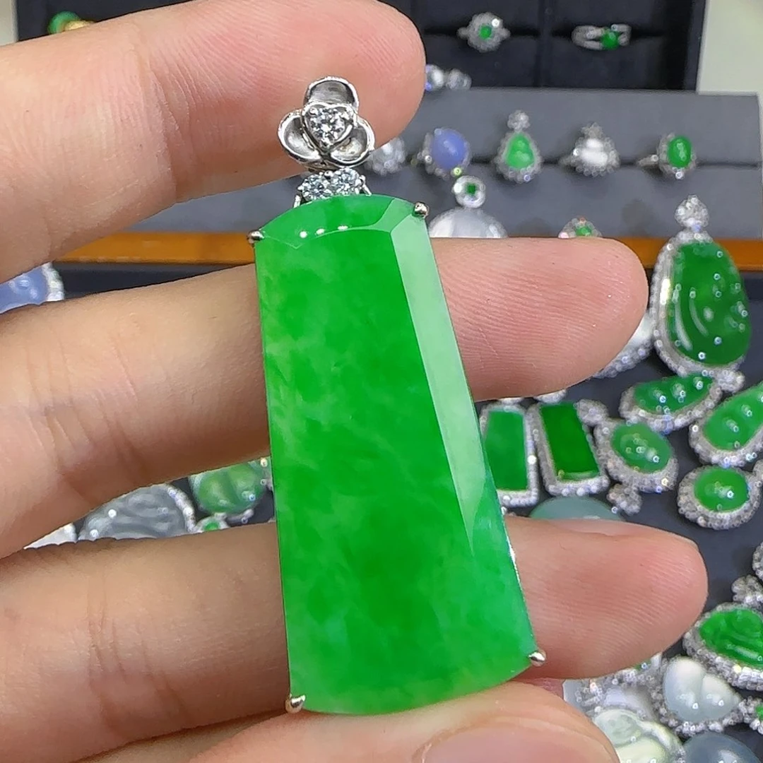 B****翡翠18K金镶嵌颈饰天然翡翠