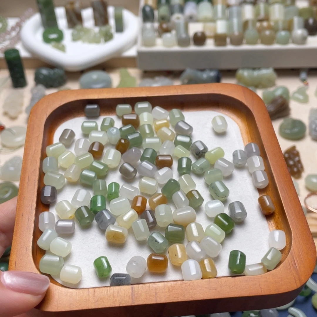 和田玉未镶嵌颈饰一个