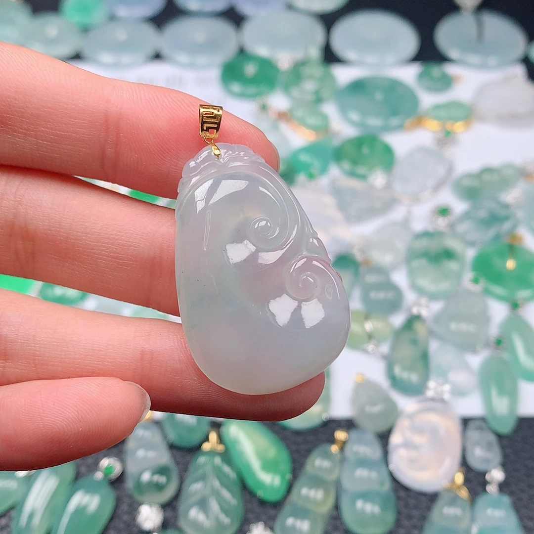 翡翠颈饰18K金镶嵌天然翡翠