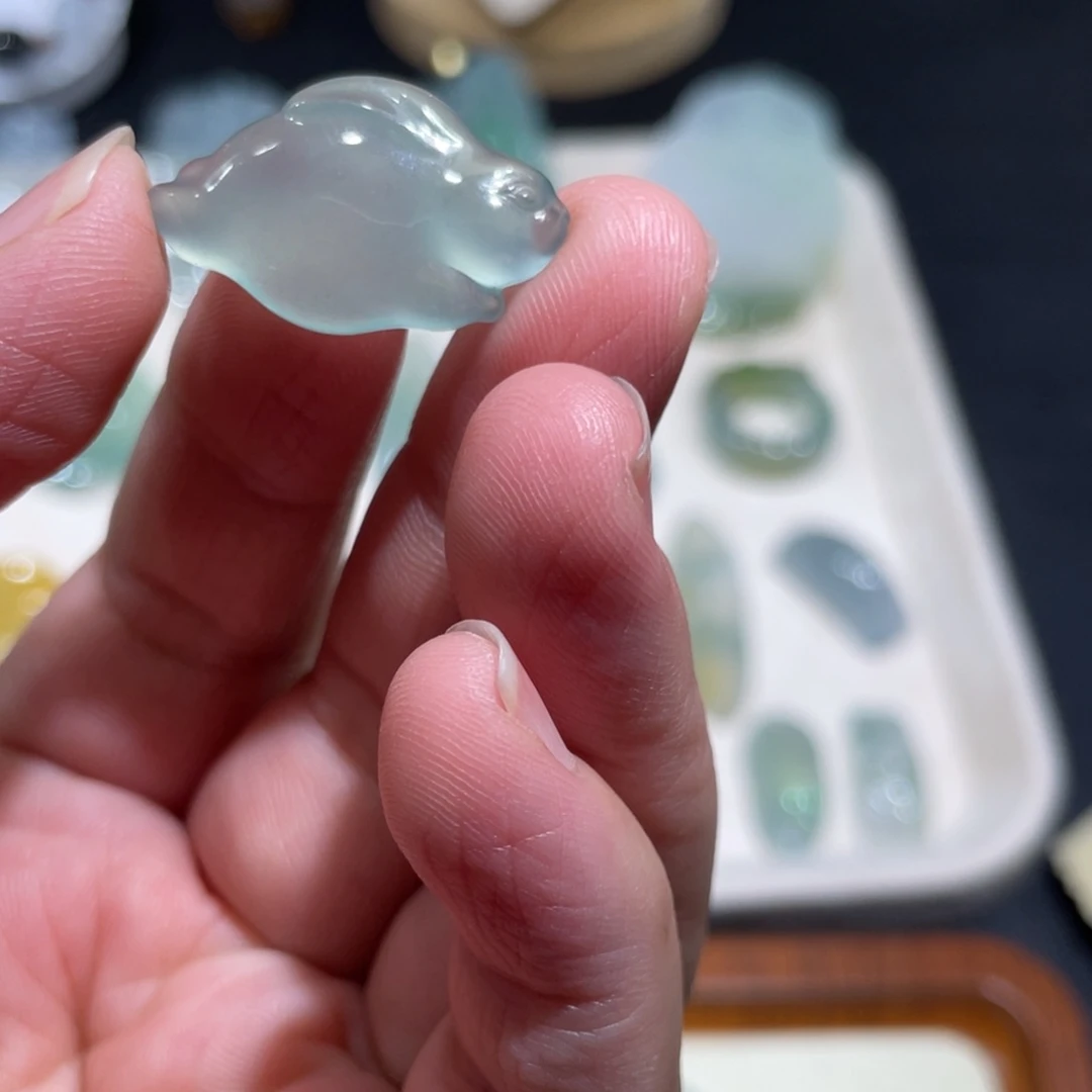 颈饰未镶嵌翡翠兔子