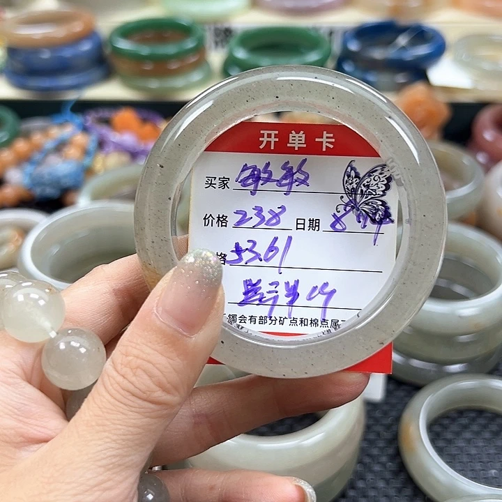 敏***敏石英质玉手镯未镶嵌