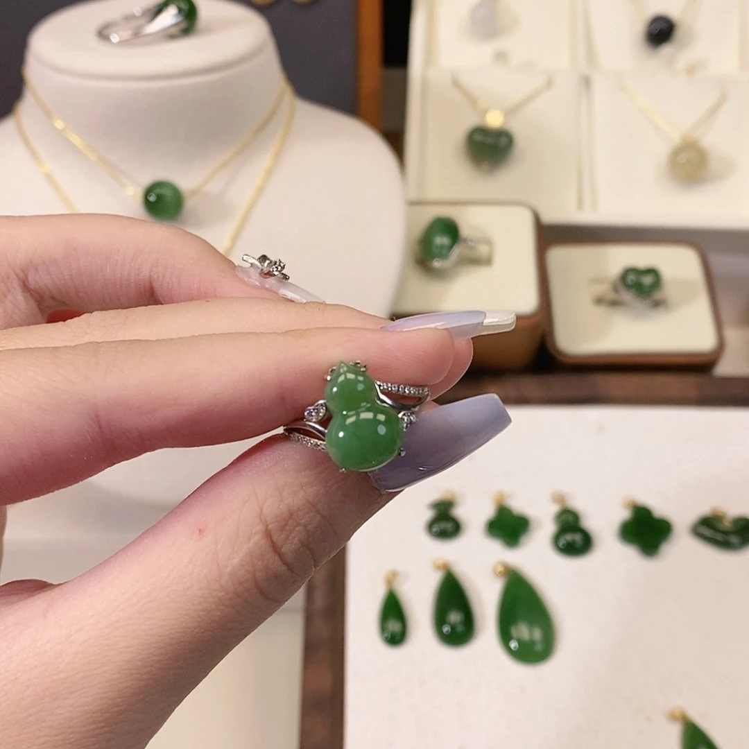 m***物和田玉银S925镶嵌颈饰