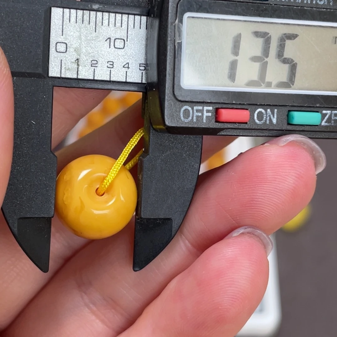 未镶嵌琥珀裸石微瑕222