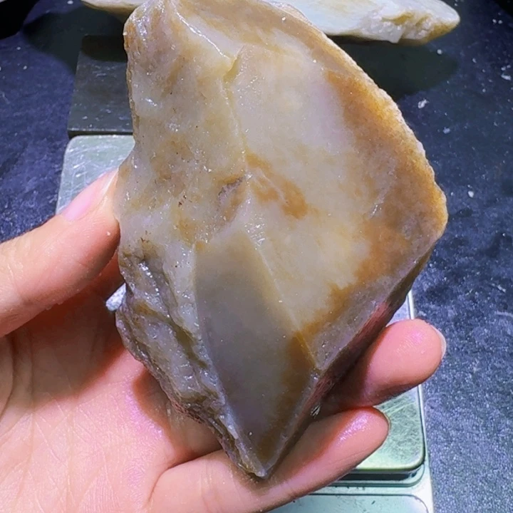 未镶嵌和田玉（糖玉）珠宝半成品