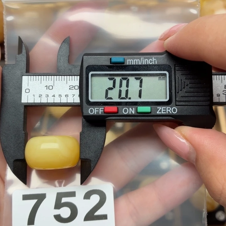 ヾ***5未镶嵌琥珀裸石蜜蜡