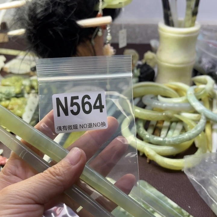 蛇纹石玉发饰合金呆****鱼