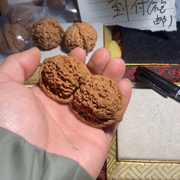 文玩核桃把件哟****?核桃