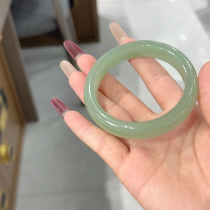 东陵石未镶嵌手镯