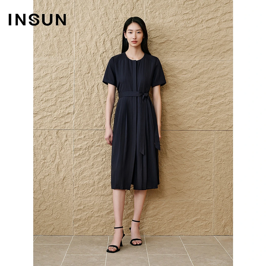 INSUN恩裳专选2025夏季亚麻天丝压褶通勤连衣裙