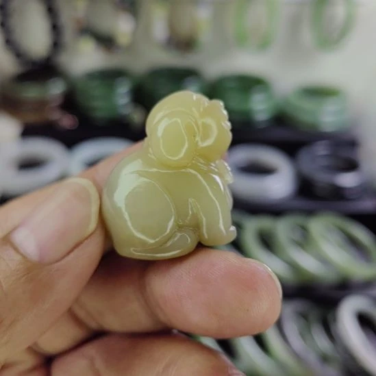 颈饰未镶嵌和田玉