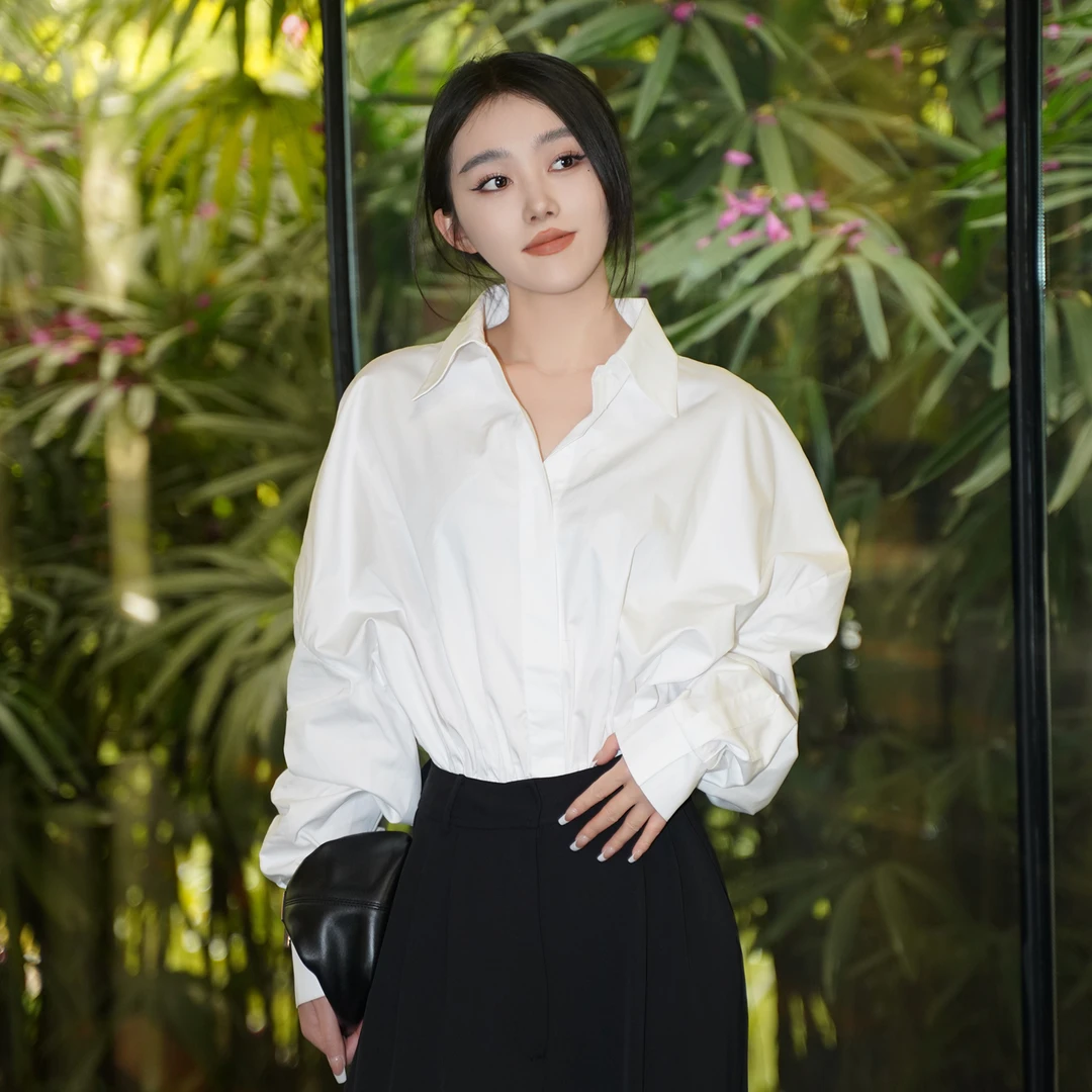 春秋高级质感藏肉显瘦白色设计师款衬衫女蝙蝠衫翻领洋气御姐上衣